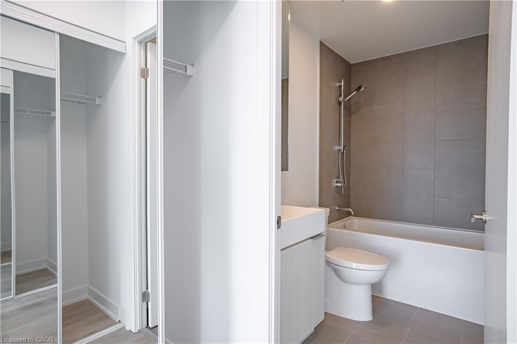 307-370 Martha Street, Burlington, ON - Indoor Photo Showing Bathroom