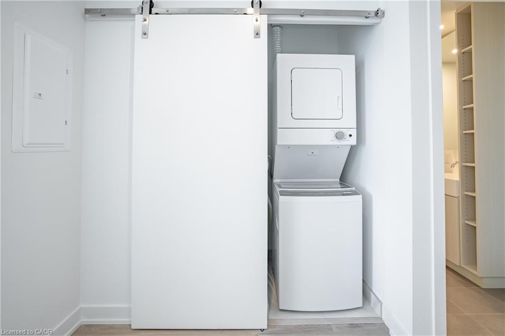 307-370 Martha Street, Burlington, ON - Indoor Photo Showing Laundry Room