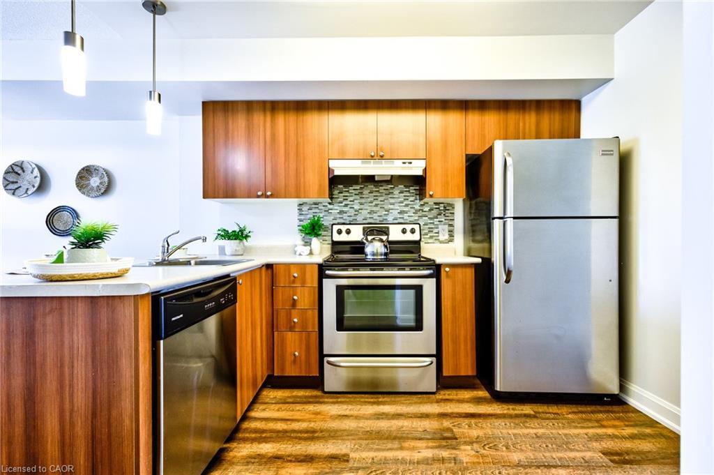28-350 Fisher Mills Road, Cambridge, ON - Indoor Photo Showing Kitchen