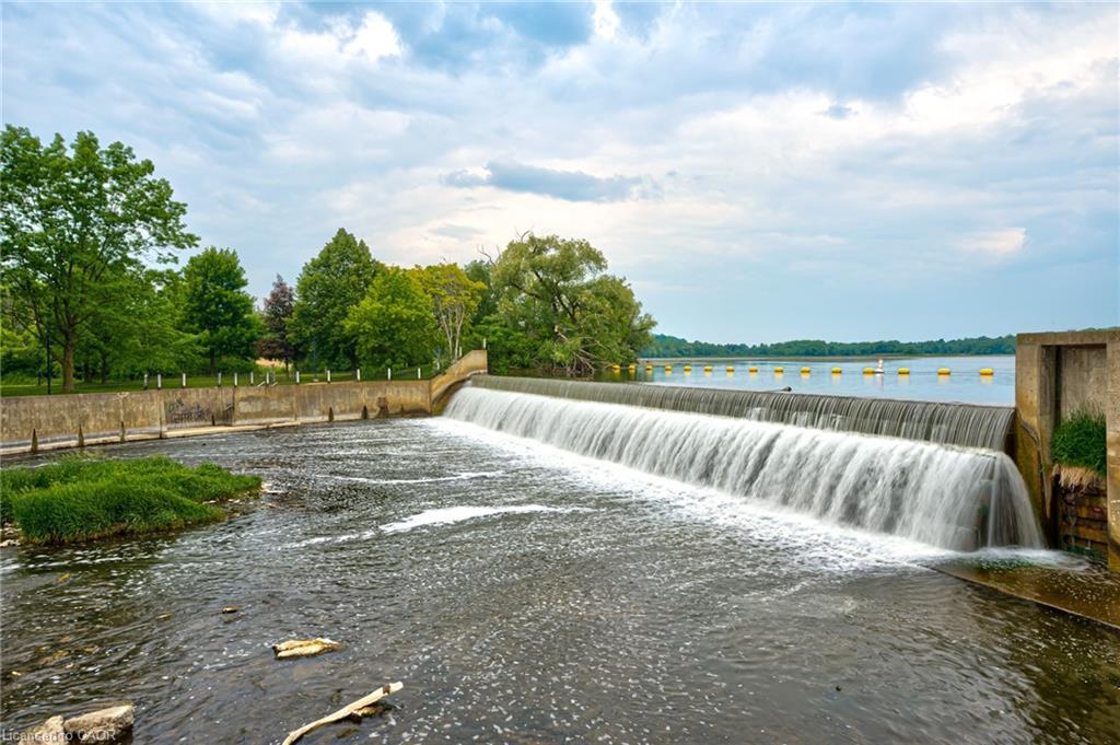 28-350 Fisher Mills Road, Cambridge, ON - Outdoor