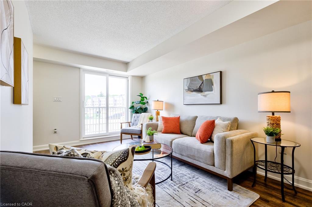 28-350 Fisher Mills Road, Cambridge, ON - Indoor Photo Showing Living Room