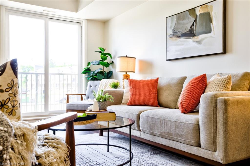 28-350 Fisher Mills Road, Cambridge, ON - Indoor Photo Showing Living Room