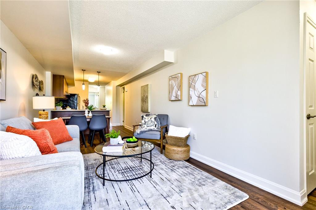 28-350 Fisher Mills Road, Cambridge, ON - Indoor Photo Showing Living Room