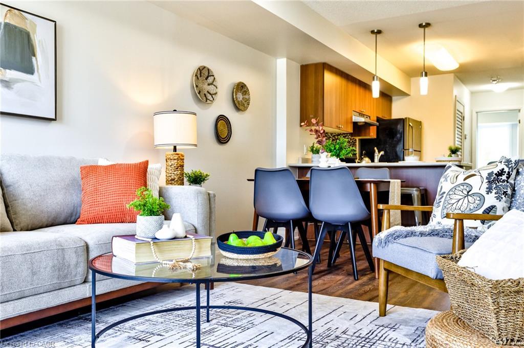 28-350 Fisher Mills Road, Cambridge, ON - Indoor Photo Showing Living Room