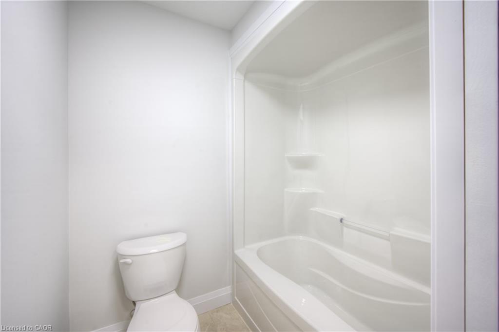 2-264 Blair Road, Cambridge, ON - Indoor Photo Showing Bathroom