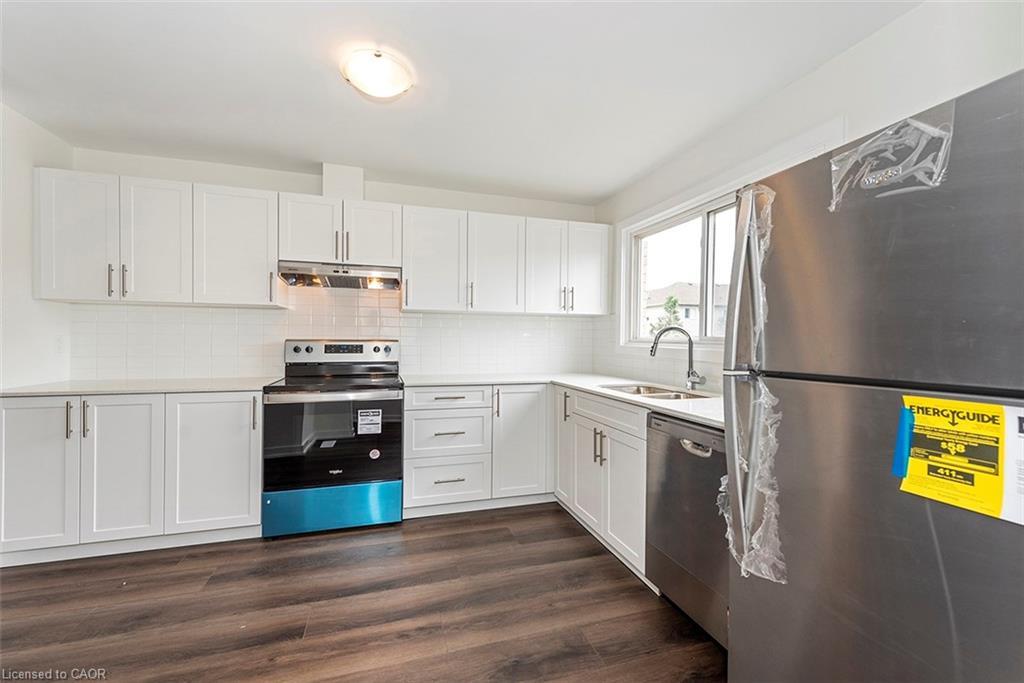2-20 Anna Capri Drive, Hamilton, ON - Indoor Photo Showing Kitchen With Double Sink