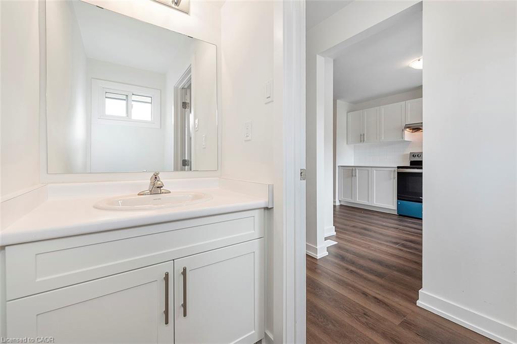 2-20 Anna Capri Drive, Hamilton, ON - Indoor Photo Showing Bathroom