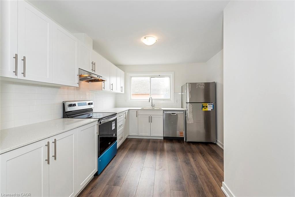 2-20 Anna Capri Drive, Hamilton, ON - Indoor Photo Showing Kitchen
