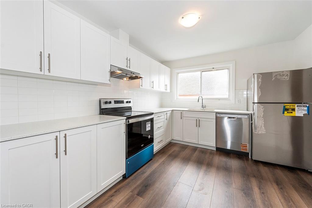 2-20 Anna Capri Drive, Hamilton, ON - Indoor Photo Showing Kitchen