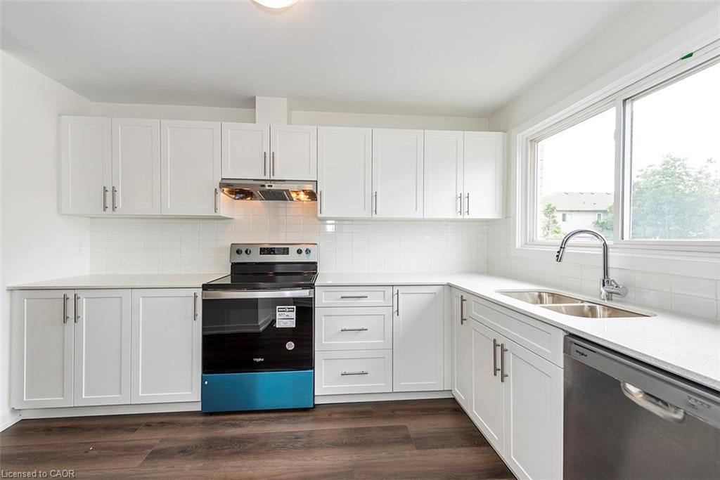 2-20 Anna Capri Drive, Hamilton, ON - Indoor Photo Showing Kitchen With Double Sink