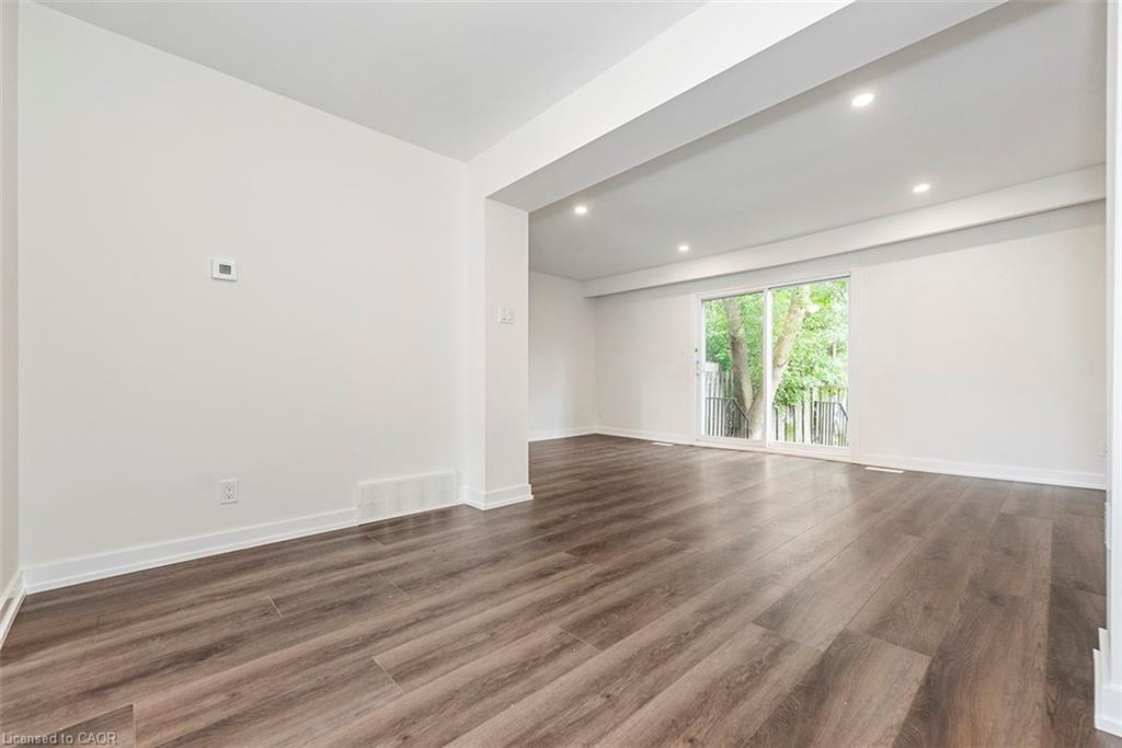 2-20 Anna Capri Drive, Hamilton, ON - Indoor Photo Showing Other Room