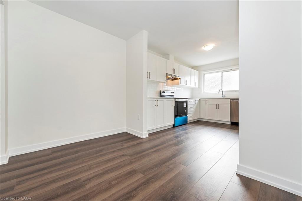 2-20 Anna Capri Drive, Hamilton, ON - Indoor Photo Showing Kitchen