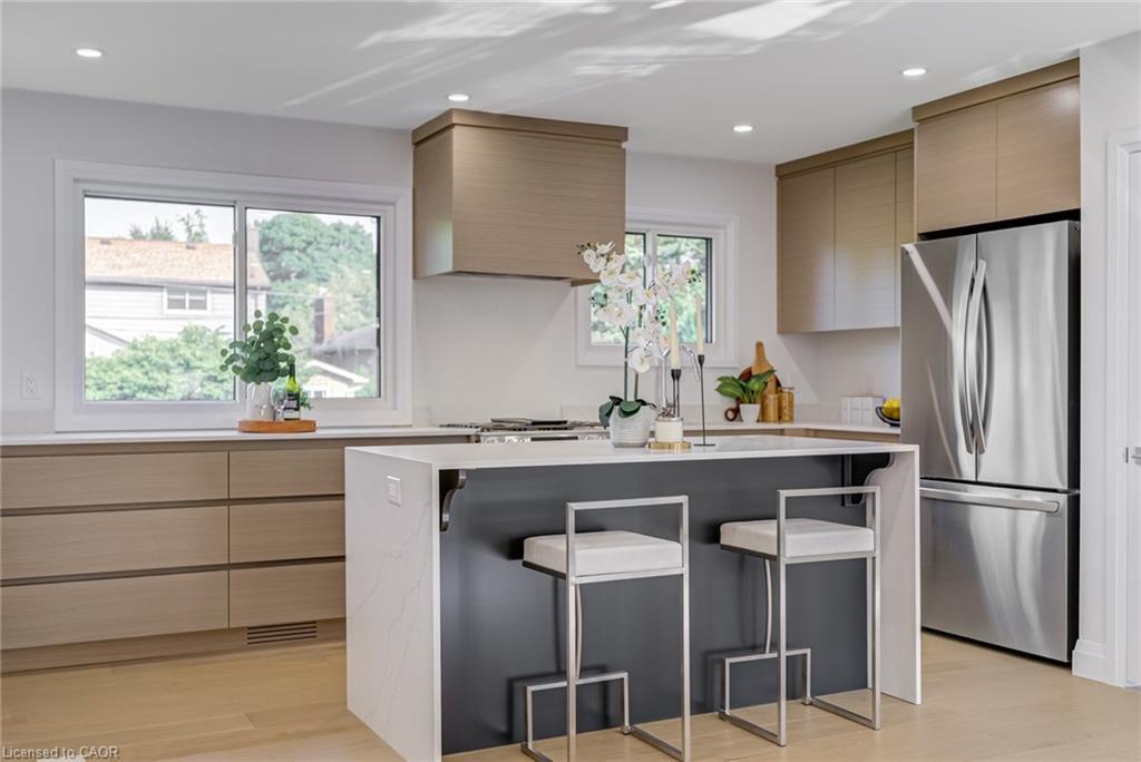 13 Skyland Drive, Hamilton, ON - Indoor Photo Showing Kitchen With Upgraded Kitchen