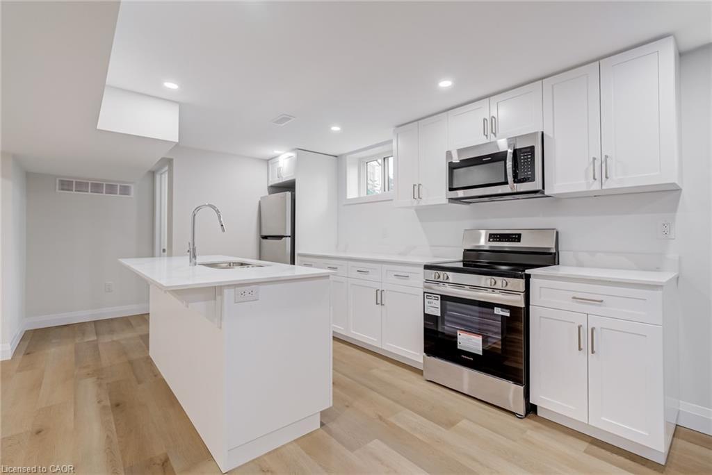 13 Skyland Drive, Hamilton, ON - Indoor Photo Showing Kitchen With Upgraded Kitchen