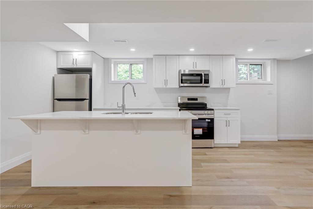13 Skyland Drive, Hamilton, ON - Indoor Photo Showing Kitchen