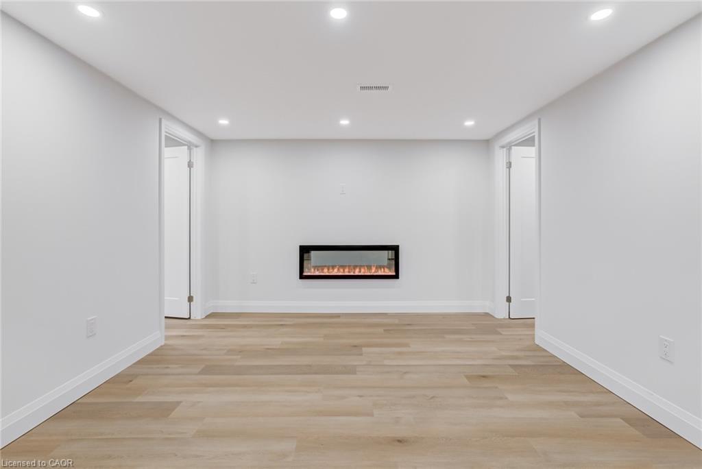 13 Skyland Drive, Hamilton, ON - Indoor Photo Showing Other Room