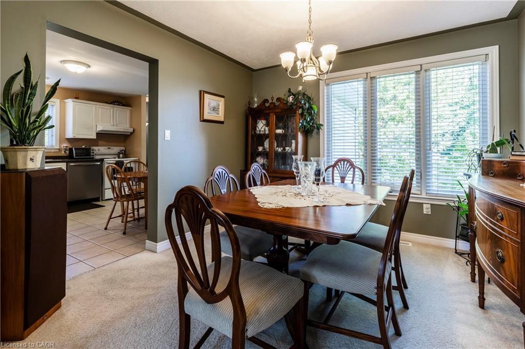 33 Oak Crescent, Hagersville, ON - Indoor Photo Showing Dining Room