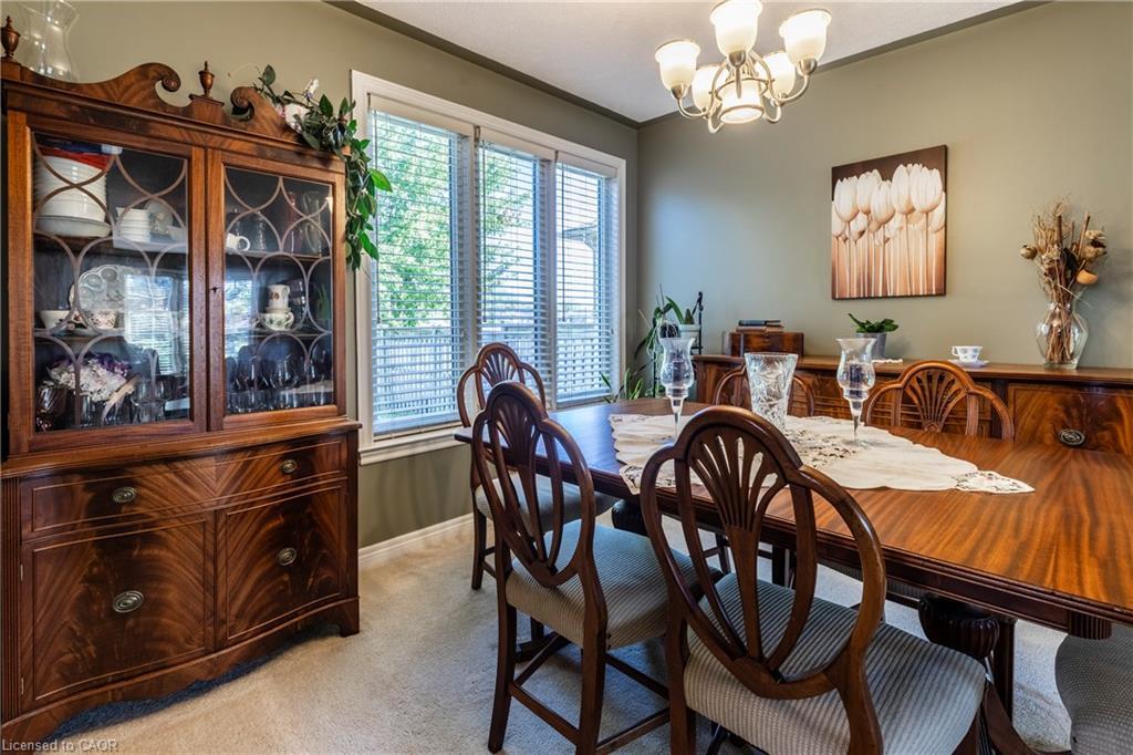 33 Oak Crescent, Hagersville, ON - Indoor Photo Showing Dining Room