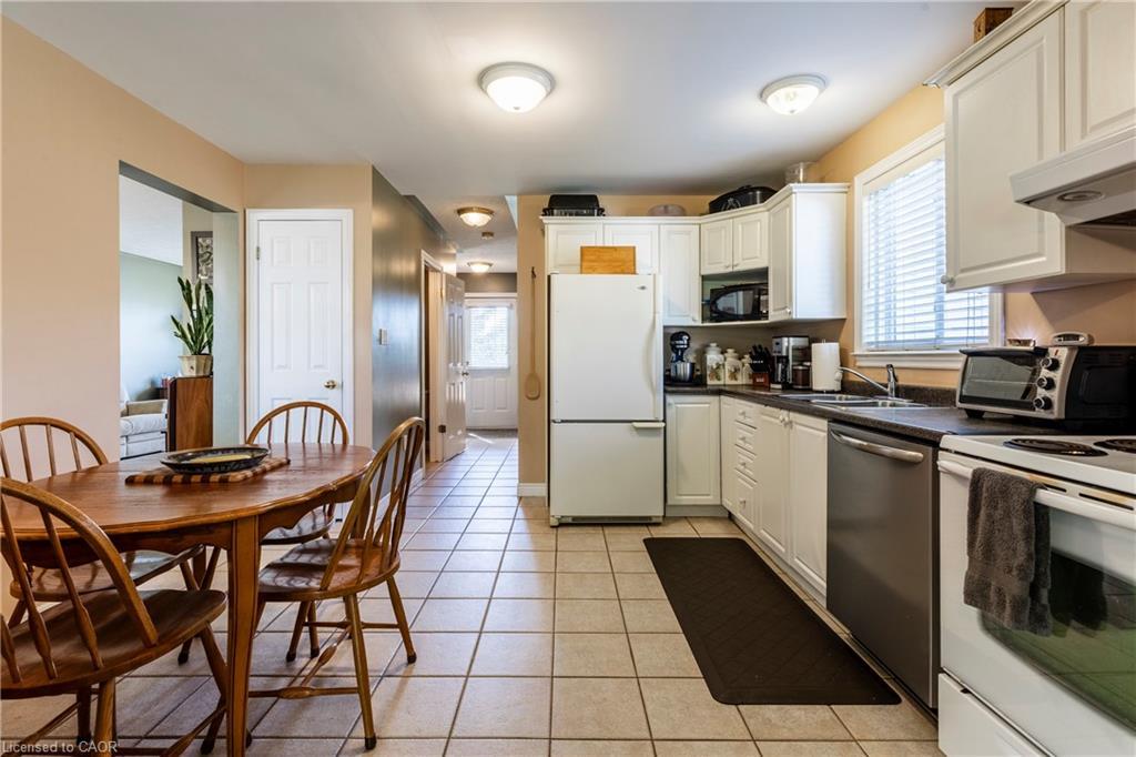 33 Oak Crescent, Hagersville, ON - Indoor