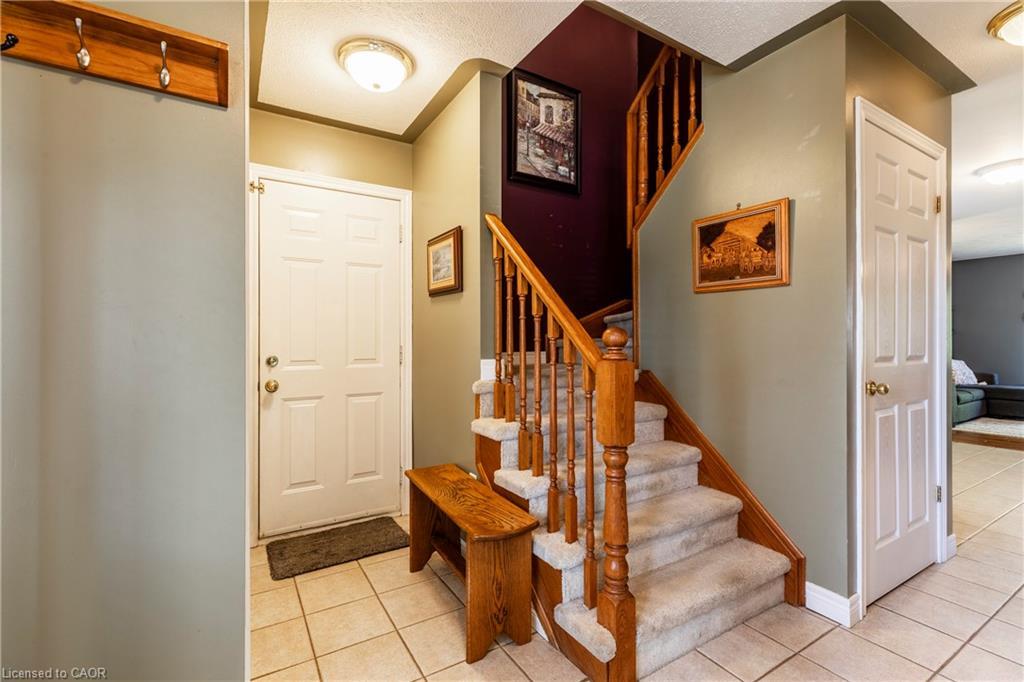 33 Oak Crescent, Hagersville, ON - Indoor Photo Showing Other Room