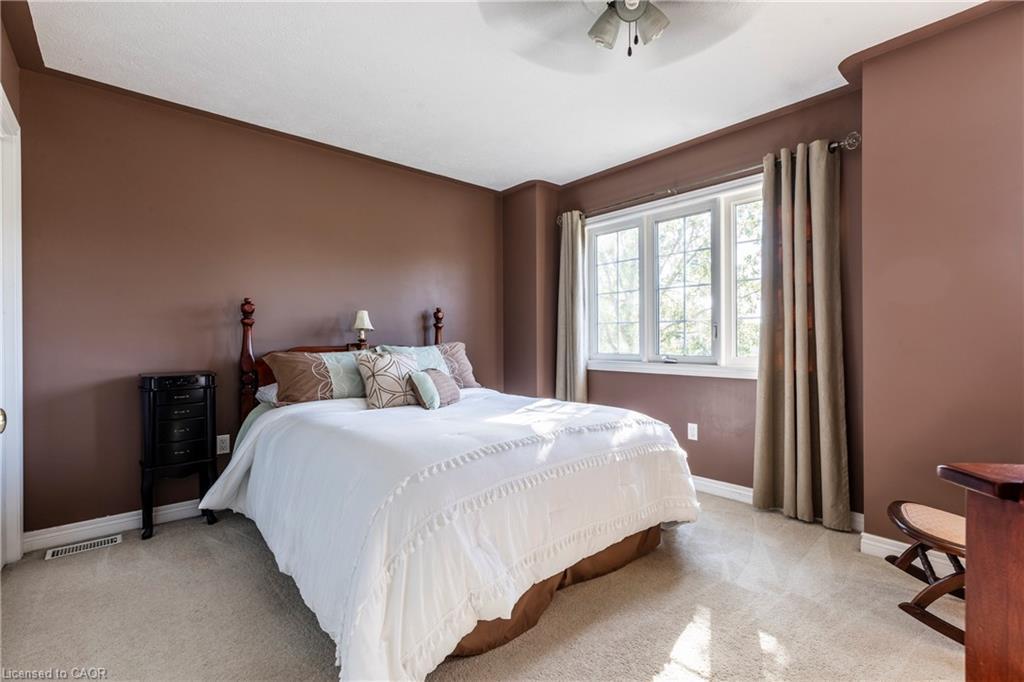 33 Oak Crescent, Hagersville, ON - Indoor Photo Showing Bedroom