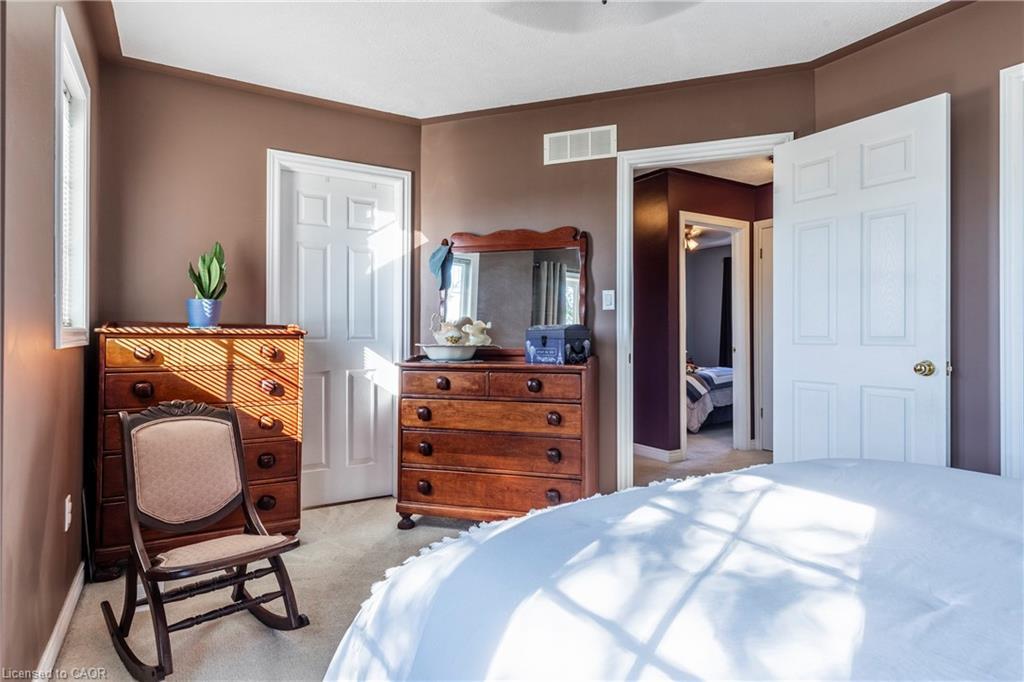 33 Oak Crescent, Hagersville, ON - Indoor Photo Showing Bedroom