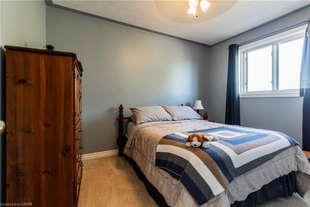 33 Oak Crescent, Hagersville, ON - Indoor Photo Showing Bedroom