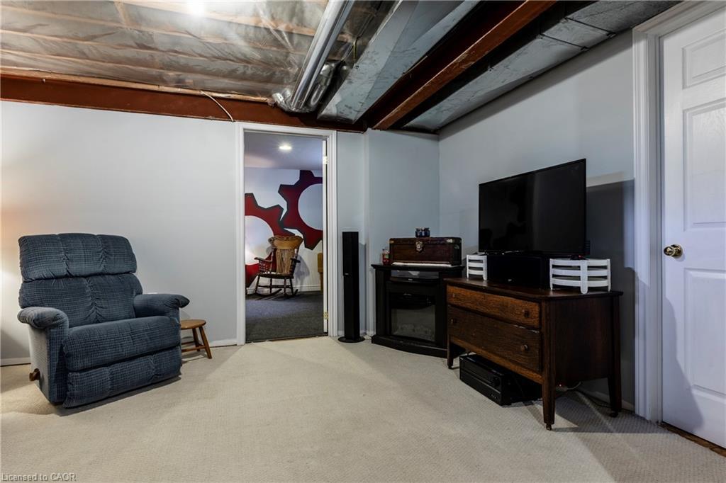 33 Oak Crescent, Hagersville, ON - Indoor Photo Showing Other Room