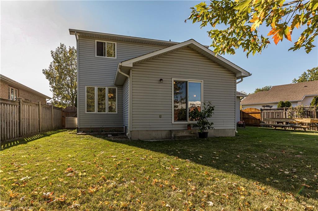 33 Oak Crescent, Hagersville, ON - Outdoor With Exterior