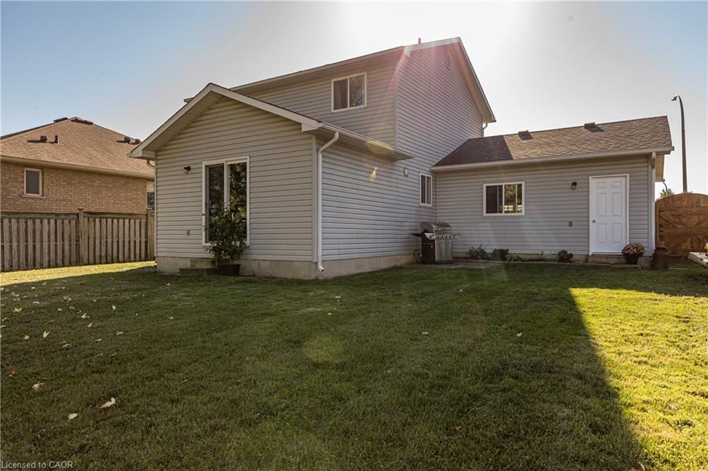 33 Oak Crescent, Hagersville, ON - Outdoor With Exterior