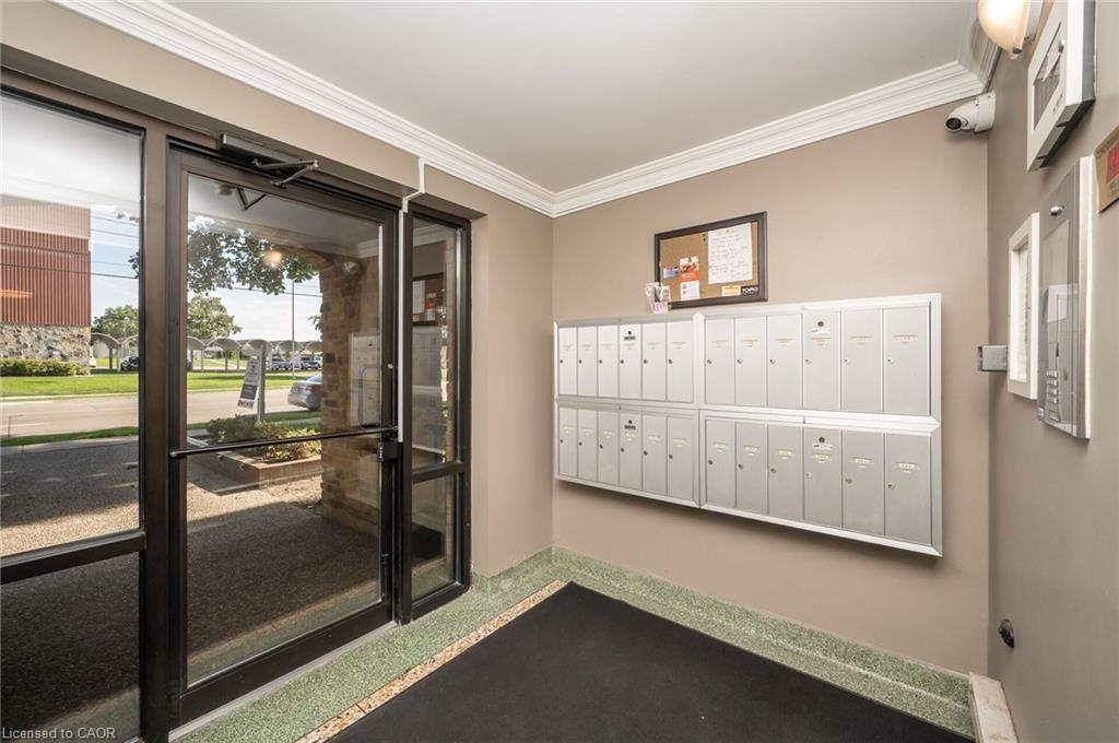 303-1212 Fennell Avenue E, Hamilton, ON - Indoor Photo Showing Other Room