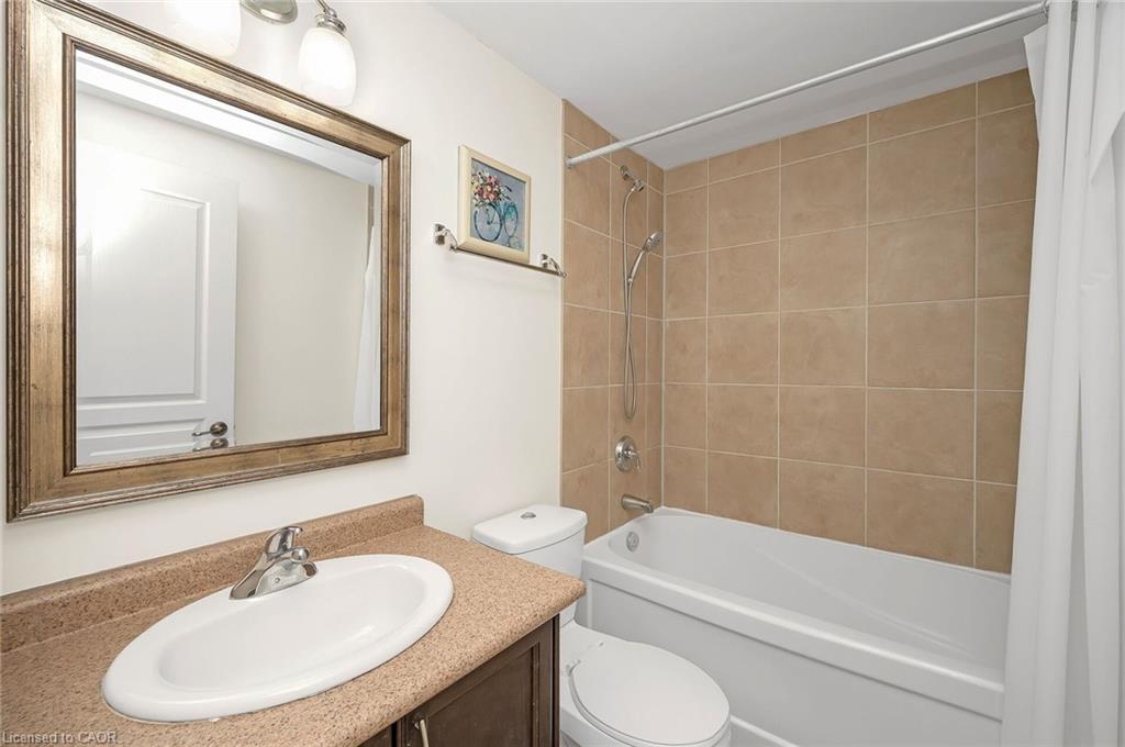 303-1212 Fennell Avenue E, Hamilton, ON - Indoor Photo Showing Bathroom