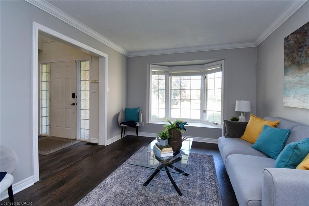 29 Riviera Ridge, Stoney Creek, ON - Indoor Photo Showing Living Room