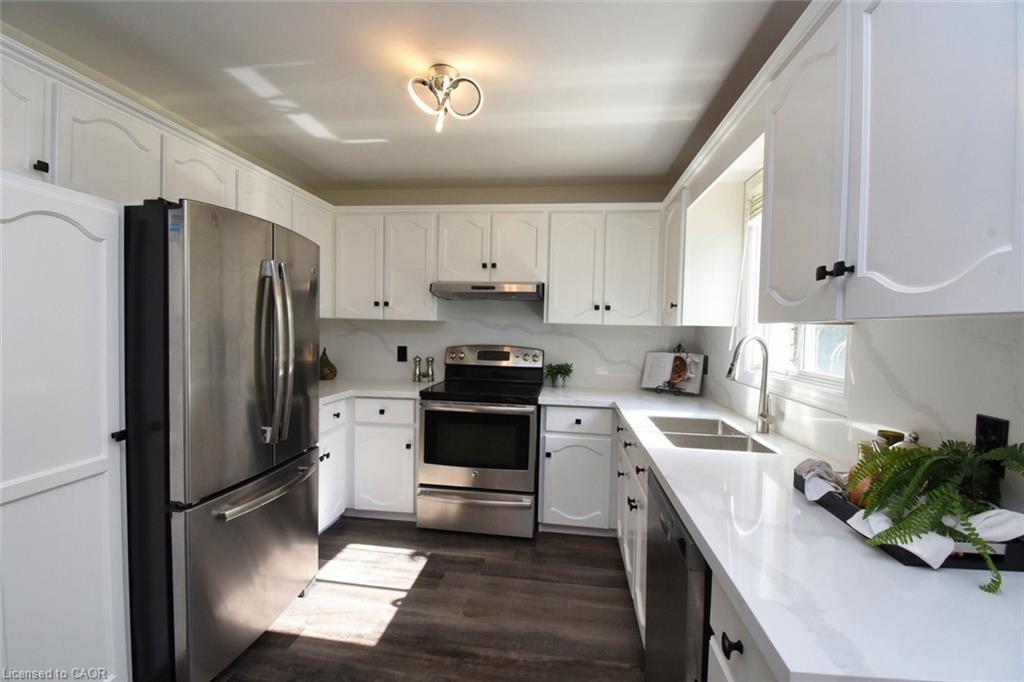 29 Riviera Ridge, Stoney Creek, ON - Indoor Photo Showing Kitchen With Double Sink