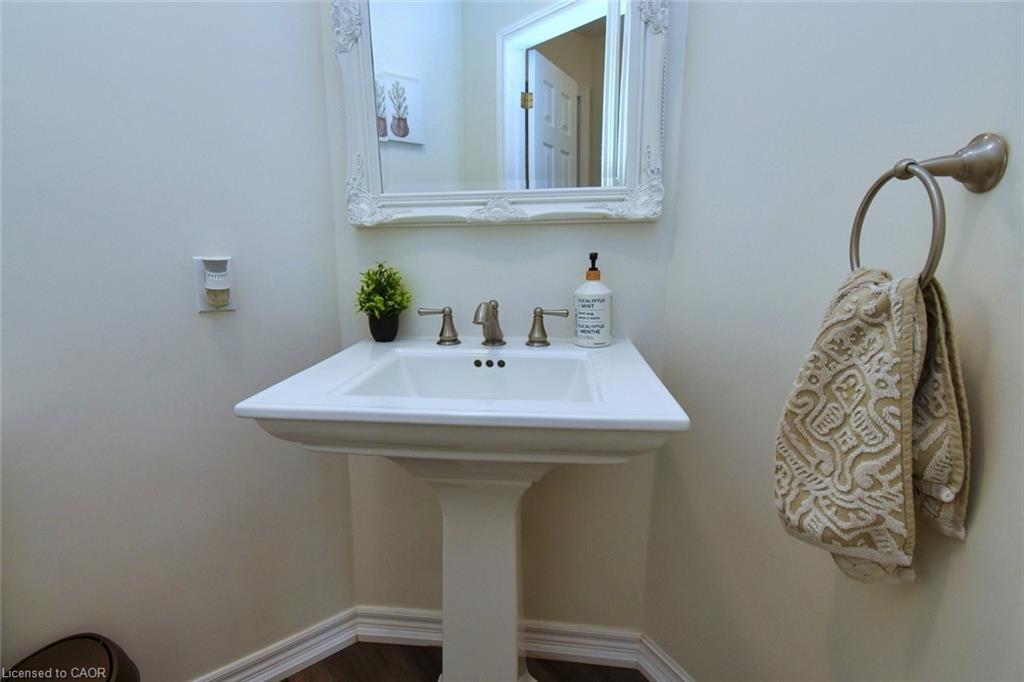 29 Riviera Ridge, Stoney Creek, ON - Indoor Photo Showing Bathroom
