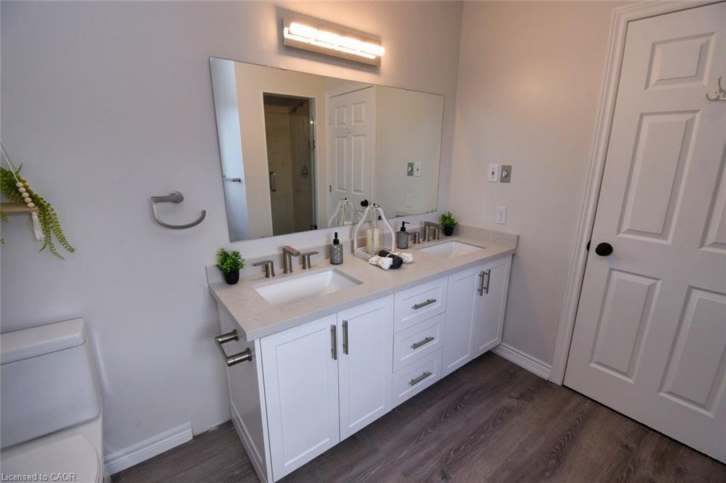 29 Riviera Ridge, Stoney Creek, ON - Indoor Photo Showing Bathroom