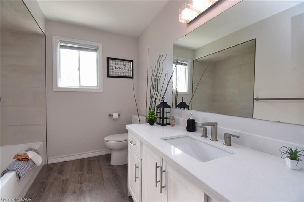 29 Riviera Ridge, Stoney Creek, ON - Indoor Photo Showing Bathroom