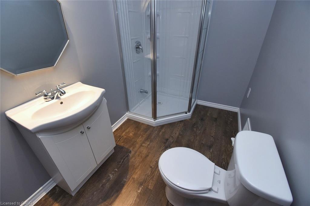 29 Riviera Ridge, Stoney Creek, ON - Indoor Photo Showing Bathroom