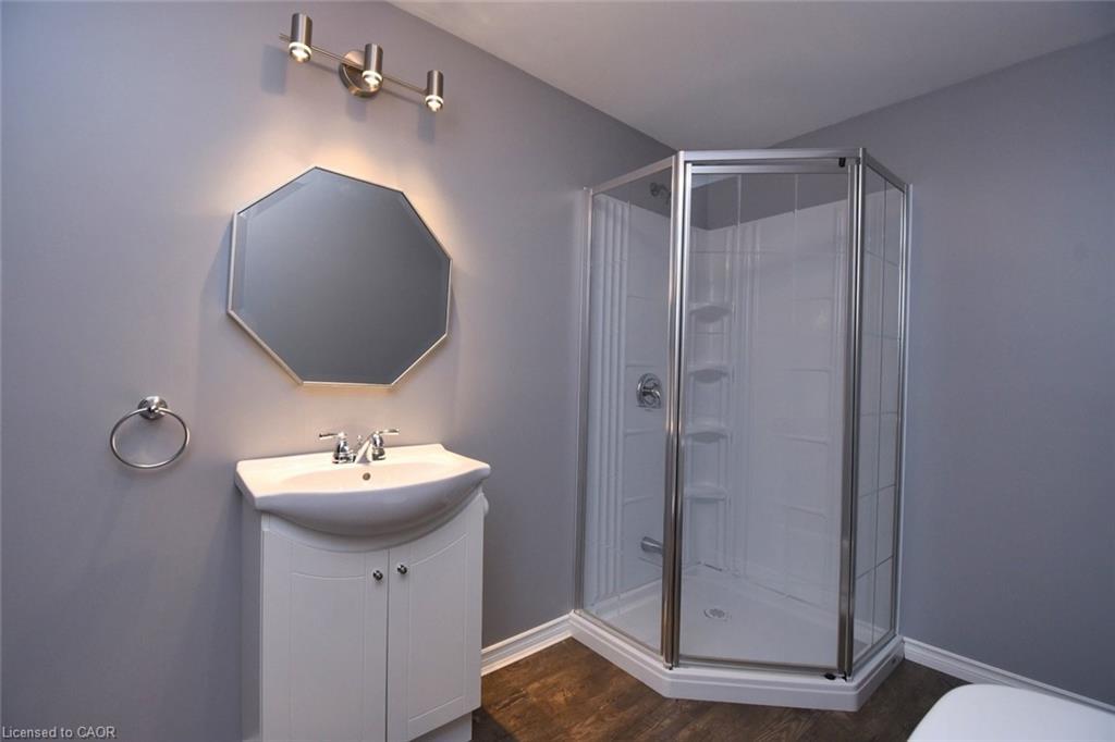 29 Riviera Ridge, Stoney Creek, ON - Indoor Photo Showing Bathroom