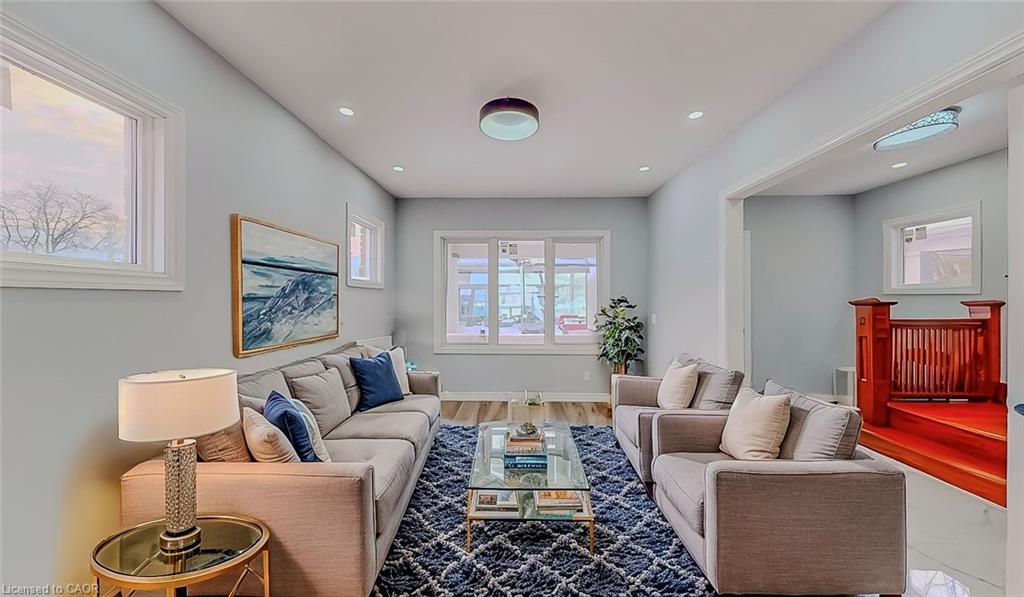 4357 Seneca Street, Niagara Falls, ON - Indoor Photo Showing Living Room
