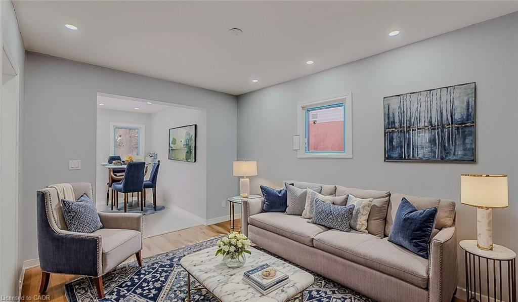 4357 Seneca Street, Niagara Falls, ON - Indoor Photo Showing Living Room