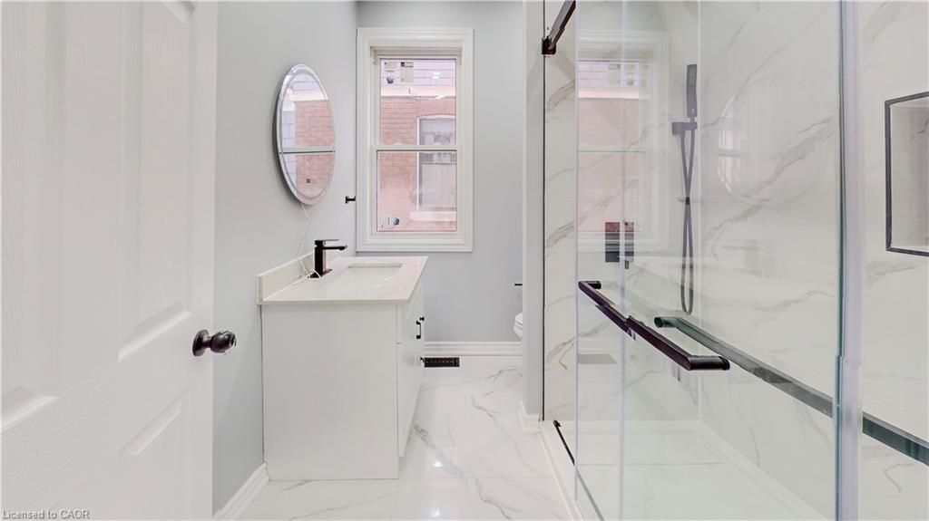 4357 Seneca Street, Niagara Falls, ON - Indoor Photo Showing Bathroom