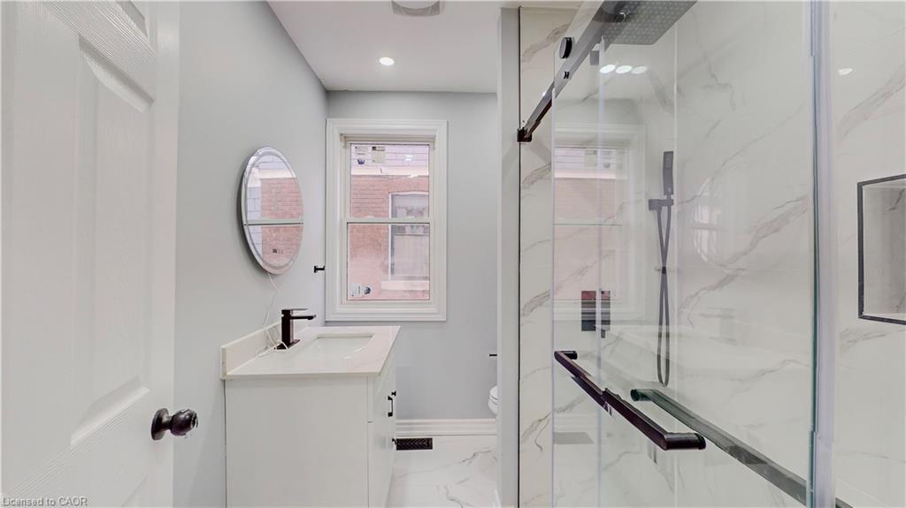 4357 Seneca Street, Niagara Falls, ON - Indoor Photo Showing Bathroom