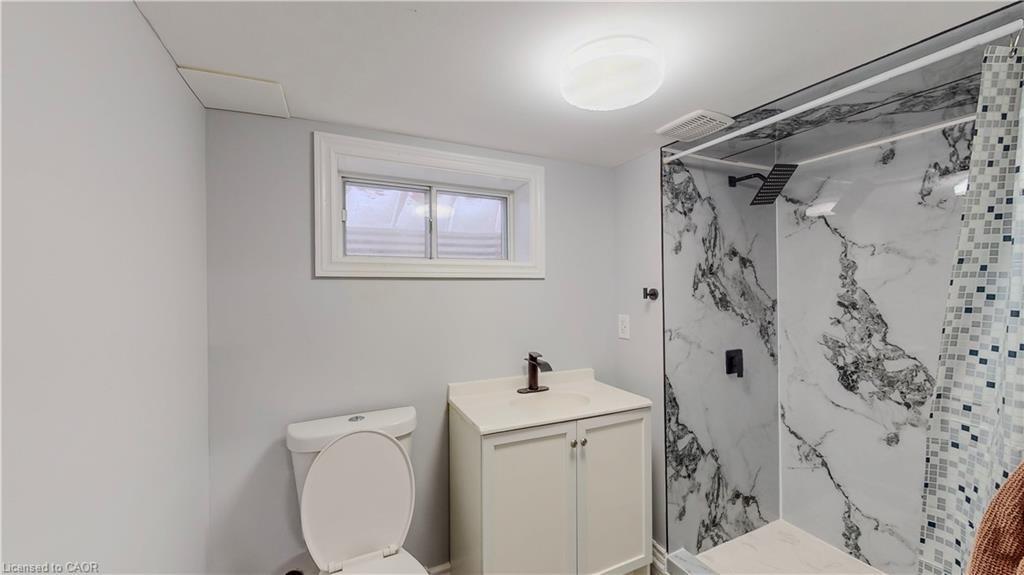 4357 Seneca Street, Niagara Falls, ON - Indoor Photo Showing Bathroom