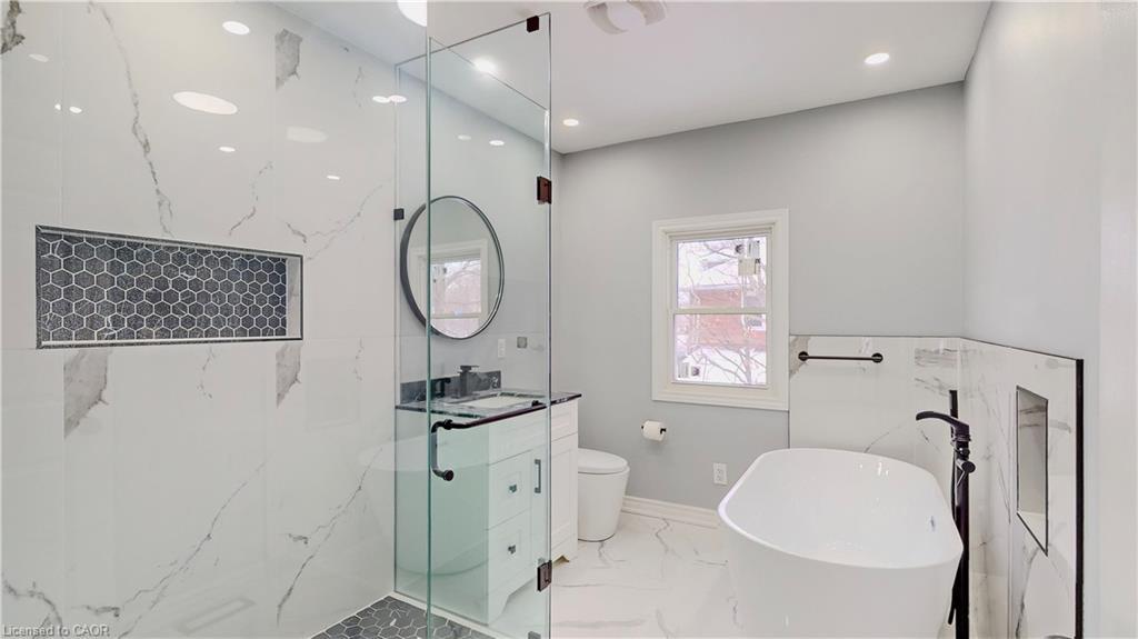 4357 Seneca Street, Niagara Falls, ON - Indoor Photo Showing Bathroom