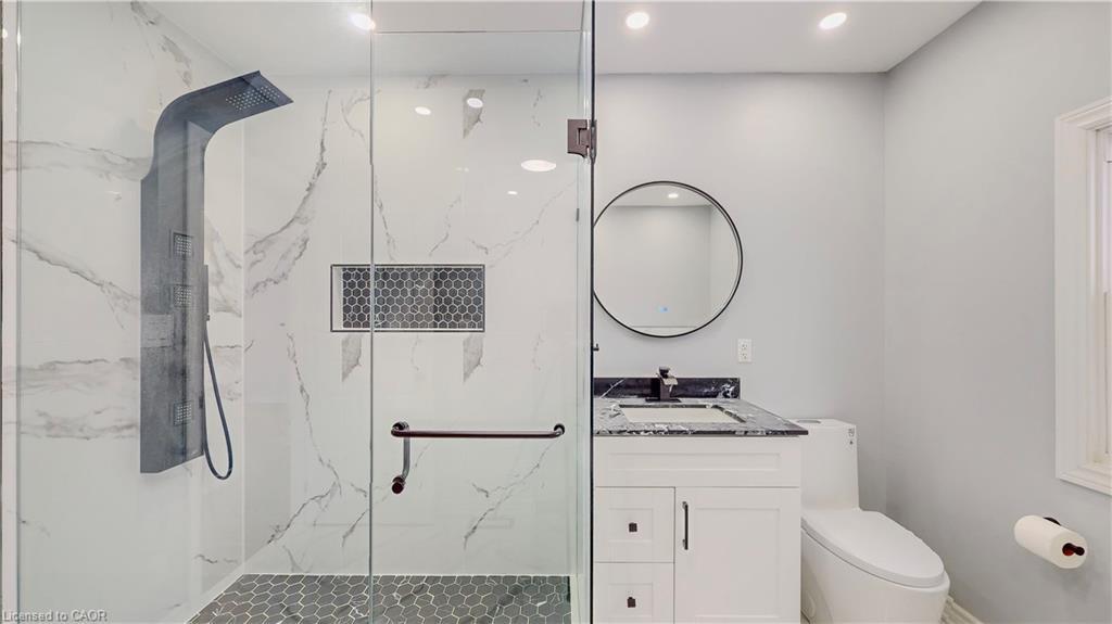 4357 Seneca Street, Niagara Falls, ON - Indoor Photo Showing Bathroom