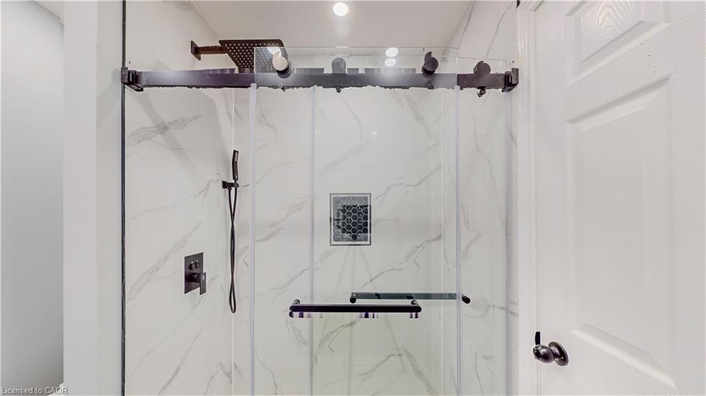 4357 Seneca Street, Niagara Falls, ON - Indoor Photo Showing Bathroom