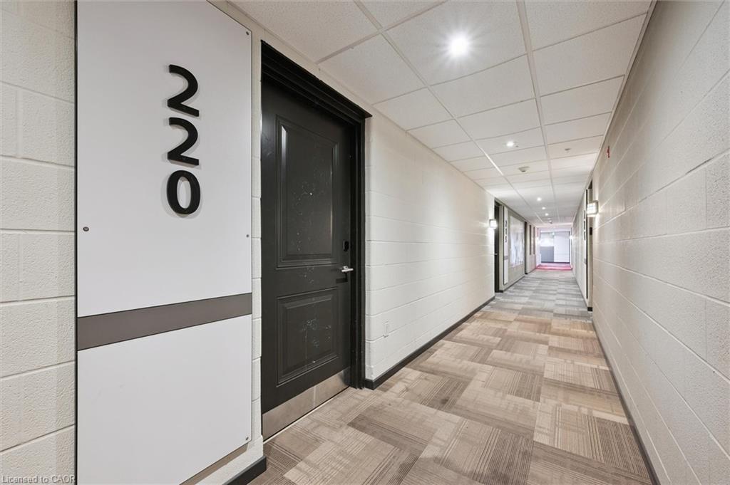 220-1291 Gordon Street, Guelph, ON - Indoor Photo Showing Other Room