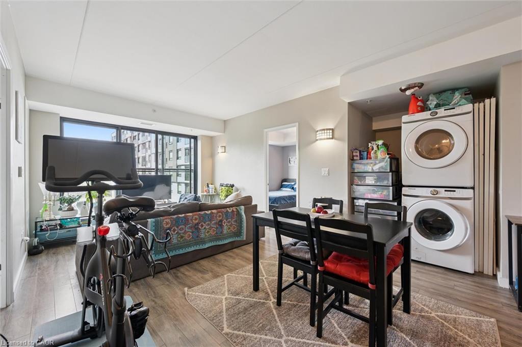 220-1291 Gordon Street, Guelph, ON - Indoor