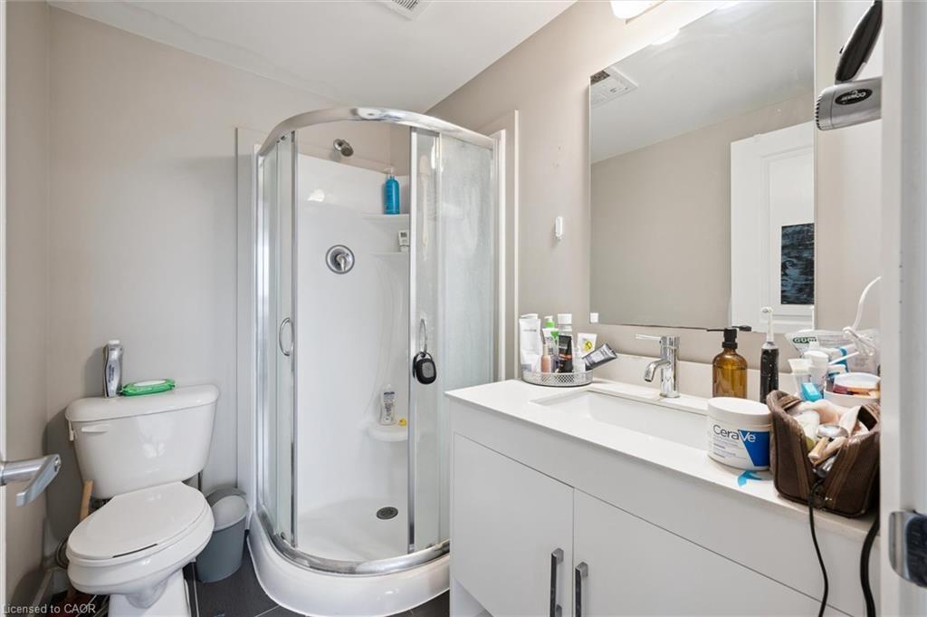 220-1291 Gordon Street, Guelph, ON - Indoor Photo Showing Bathroom